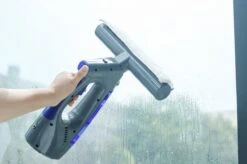 Swiss Pro+ Ruitenreiniger 3 In 1 WV 2 Blue Edition Window Vac - Ca. 120 M² - Waterzuiger - Incl. Smalle Zuigmond - Oplaadbaar - Raamwisser - Streeploos - Clicksystem - 2 Microvezeldoekjes - Met Sprayfunctie - Low Noise - Hepafilter -Reinigingsproducten Winkel 1200x799